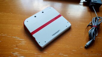 Nintendo 2DS (White & Red) - 3