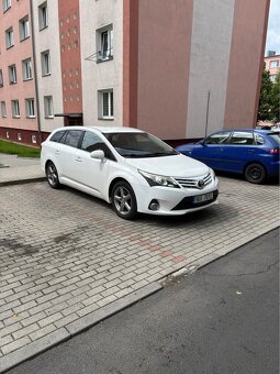 Toyota Avensis 2.2 D4D 110 kW 2012 NEPOJÍZDNÁ - 3