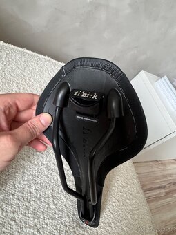 Sedlo Fizik R7 - 3