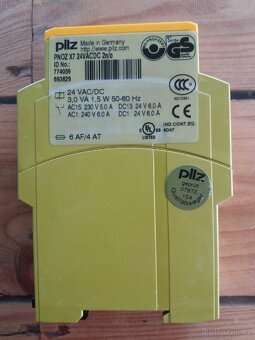 Bezpečnostní relé Pilz PNOZ x7
 - 3