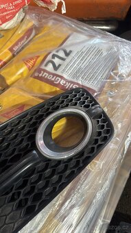 Audi Q5 – přední levá mřížka (MLHOVKA) - 3