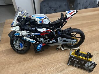 LEGO® Technic BMW M 1000 RR - 3