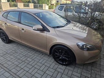 VOLVO V40 - 3