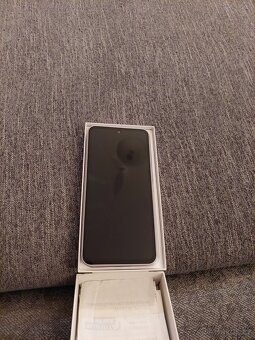 Úplně nový telefon - 3