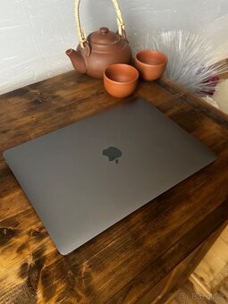 MacBook Air 13" Space Gray - 3