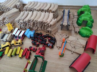 Dřevěné koleje + mašinky - 3