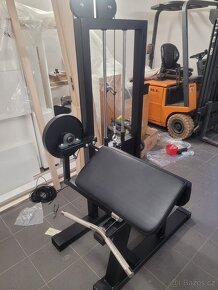 Stroje na biceps, scotova lavice - 3