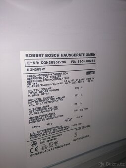 BOSCH-KGN36S52/35_červené sklo_TOP stav - 3