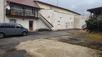 Dům s penziónem a obchodem na náměstí v Horní Plané - 3