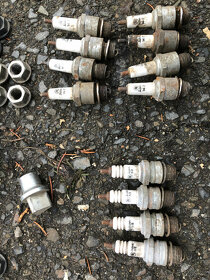 Prodám krabici ND dílů na staré Škoda 100/105/120 - 3