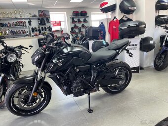 YAMAHA MT 07 - 3