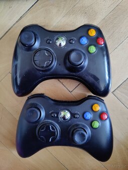 XBOX 360 + 2 ovladače + KINECT + hry - 3