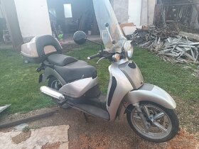 Prodám skútr Aprilia SCARABEO objem 200. - 3