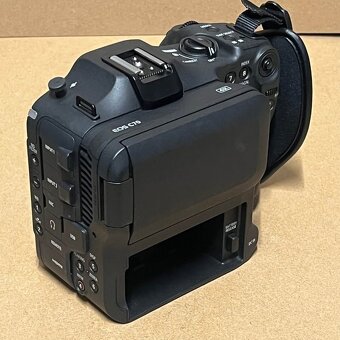 Canon EOS C70 - 3