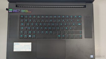 Herní notebook Razer Blade Pro 17, i7, RTX2080, 16GB/512GB - 3