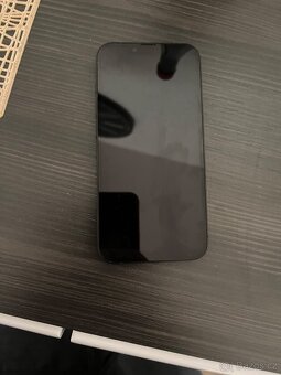 iPhone 16e - 3