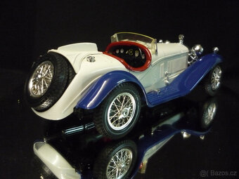 Alfa Romeo 2300 Spider bílomodrá Bburago 1/18 - 3