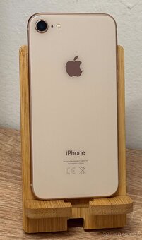 iPhone 8 - 64 Zlatý ( Velmi slušný stav ) - 3