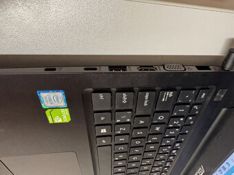 ASUS F556UQ-DM309T - 3
