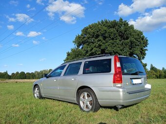 Volvo V70 II D5 2006 6q manuál - 3