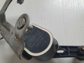 MERCEDES BENZ SNÍMAČ VÝŠKY VOZU SENZOR SVĚTLO A0009053704 - 3