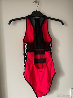 Růžové jednodílné plavky - 3