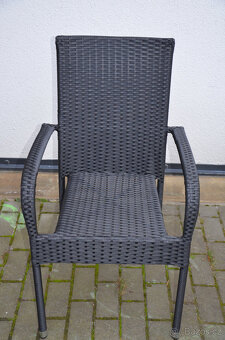 Prodám stůl a 4 židle z polyratanu - 3