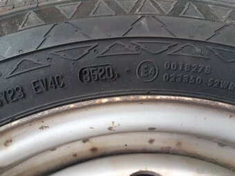 Prodám 205/65r16 + disky - 3