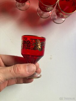 Červené sklenice - 3