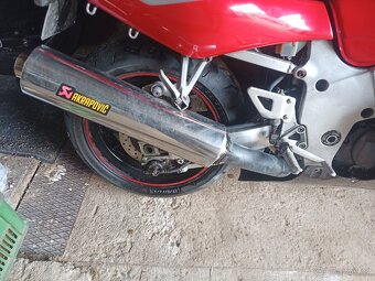 Suzuki GSXR 600 Srad - 3