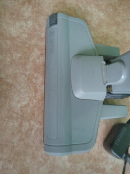 Tyčový aku vysavač Bosch 2v1, bezsáčkový šedý - 3