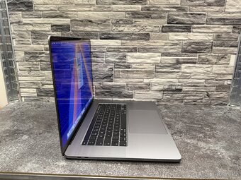MacBook Pro 16" 2019 i7 / 16GB / 500GB / Pro 5300M - 3