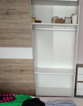 DOVOZ MOŽNÝ Velká šatní skříň s posuvnými dveřmi - 3