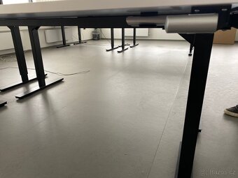 Výškové nastavitelný psací stul - 3