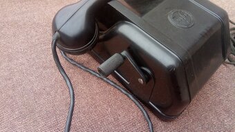 Tesla - starý bakelitový telefon s kličkou. - 3