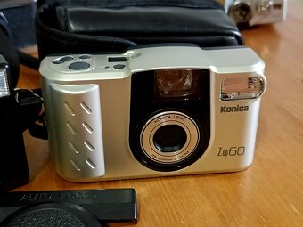 Analog. fotoaparáty do sbírky - KONICA - 3
