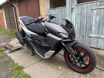 Dily Aprilia SR GT 125 - 3
