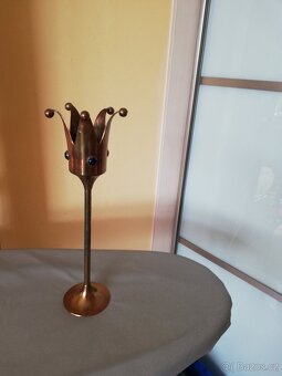 Kovový svícen ve tvaru koruny - 3