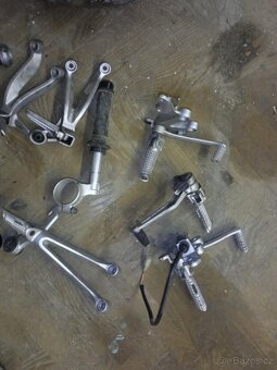 zbylé díly suzuki gsxr 1000 K1-K6 - 3