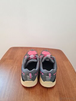 Dívčí boty zn. Umbro vel.36 - 3