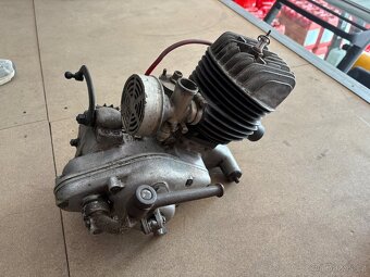 Motor s karburaci CZ - 3