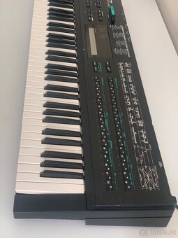 Krásná Yamaha DX7IIFD - 3