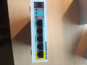 Prodám Wifrouter Microtik RB951Ui-2HnD a. 2ks. switch Zyxel - 3