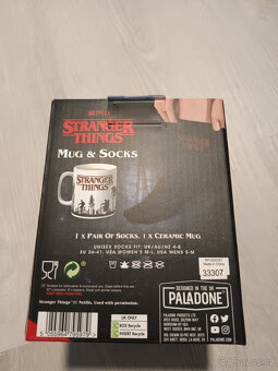 Hrnek + ponožky Stranger Things - 3