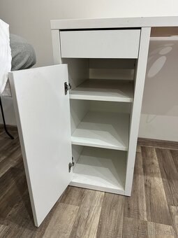 STŮL NA MANIKÚRU S LAMPOU A ODSÁVAČKOU KOMPLET SET - 3