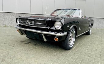 Ford Mustang Convertible - 3