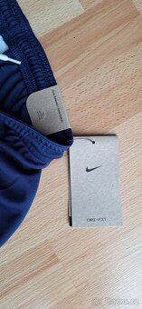 NOVÉ sportovní kraťasy NIKE dětské S - 3