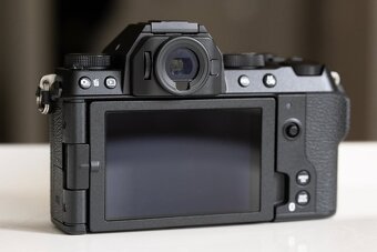 FUJIFILM X-S20 - 3