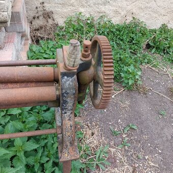 Stáčečka, zkružovačka plechu, šíře válců 1 m - 3