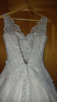 Krajkové svatební šaty - 3